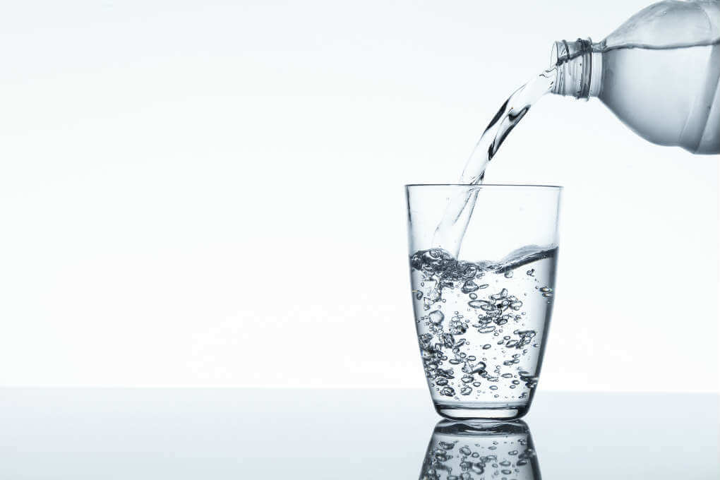 4 aplicativos para lembrar de beber água na secura do inverno
