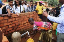Beyoncé e Unicef vão levar água potável para mulheres e crianças no Burundi