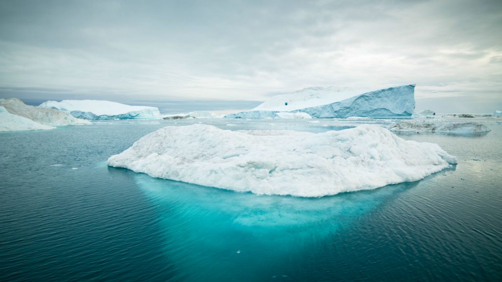 Geleira no Ártico. Crédito: Alexander Hafemann/Unsplash