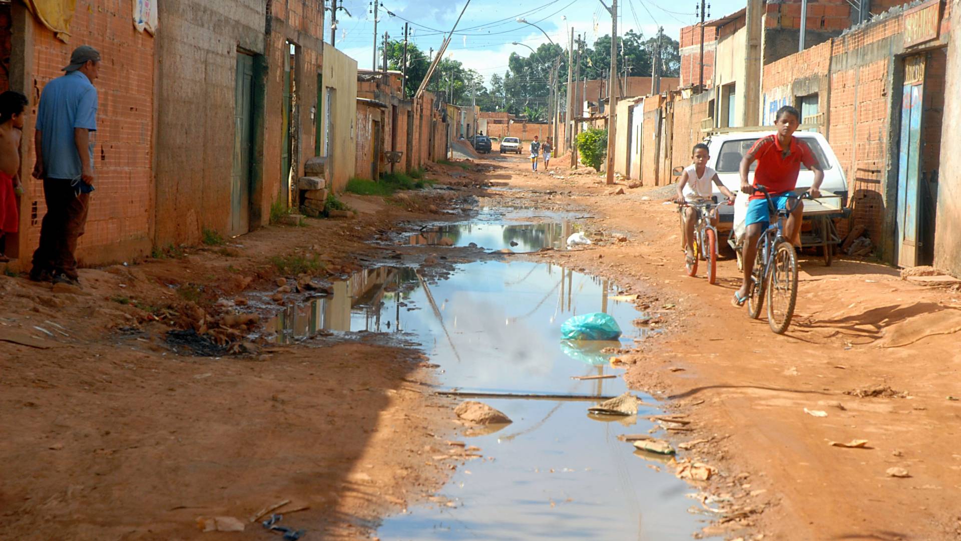 Brasil 72 Milhões De Pessoas Não Têm Acesso à Rede Geral De Esgoto Juntos Pela Água